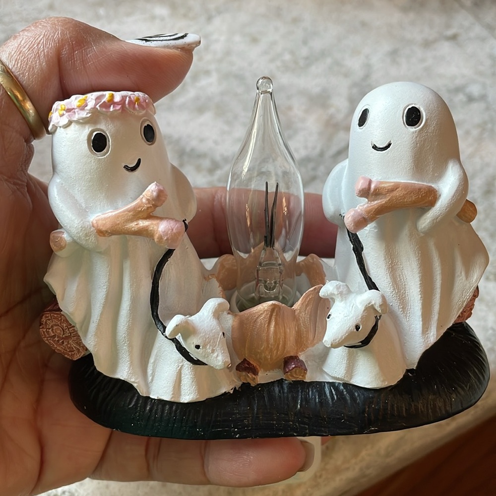 Ghost dog walking night light - Picture 3 of 3